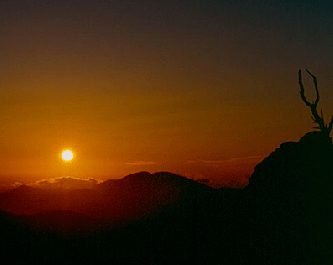 Mặt trời lặn của đỉnh Banyabong