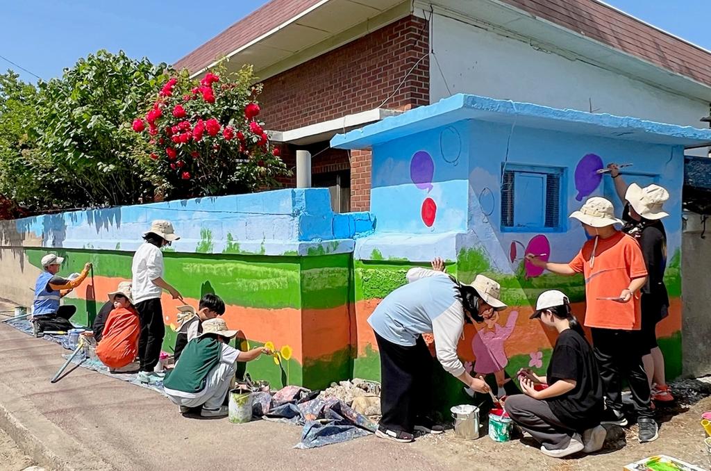 함양 유림면 주민자치회 마을 벽화 그리기