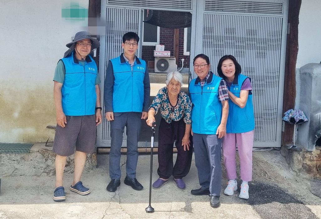 함양 휴천면 지역사회보장협의체 ‘안전드림 지팡이 지원사업’ 추진