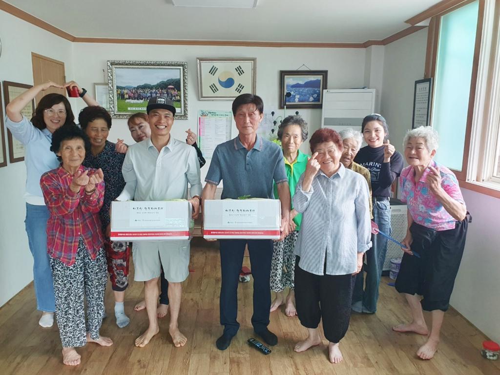 함양군 공공형 외국인 계절근로자 첫 수확한 옥수수 지역에 기부