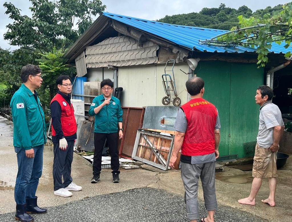 함양군과 민간단체 침수 피해 가구 신속 복구 지원