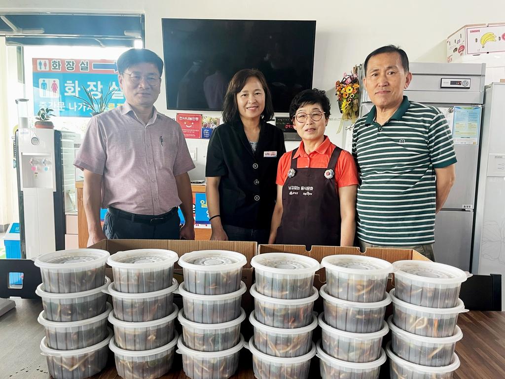 함양 서상면 ‘학교종이 땡땡땡’ 윤재환씨 부부 따뜻한 음식 나눔