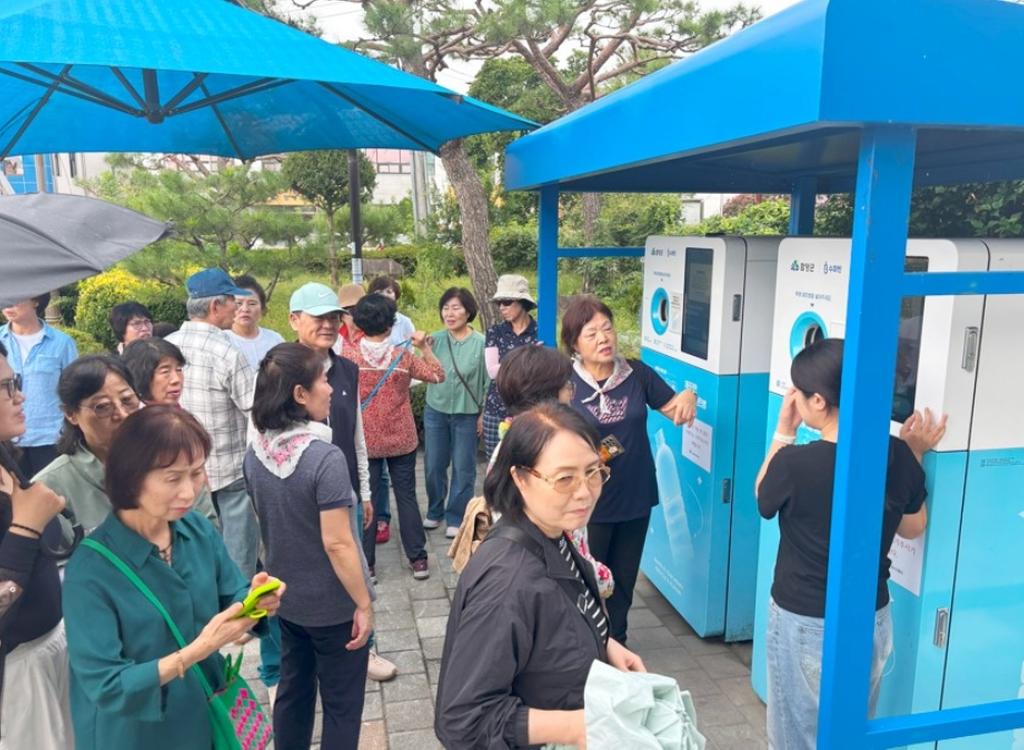 부산시 덕천１동 주민자치회、 함양읍 인공지능 페트병 회수로봇 벤치마킹 방문