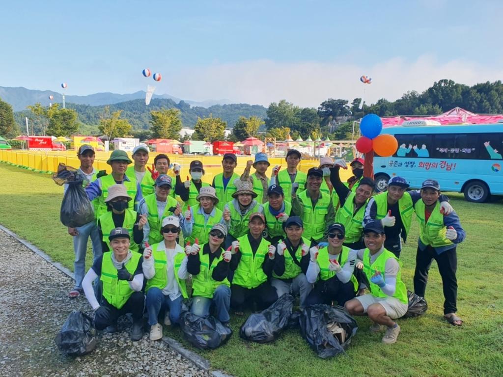 함양군 공공형 계절근로자 환경정화 활동 실시