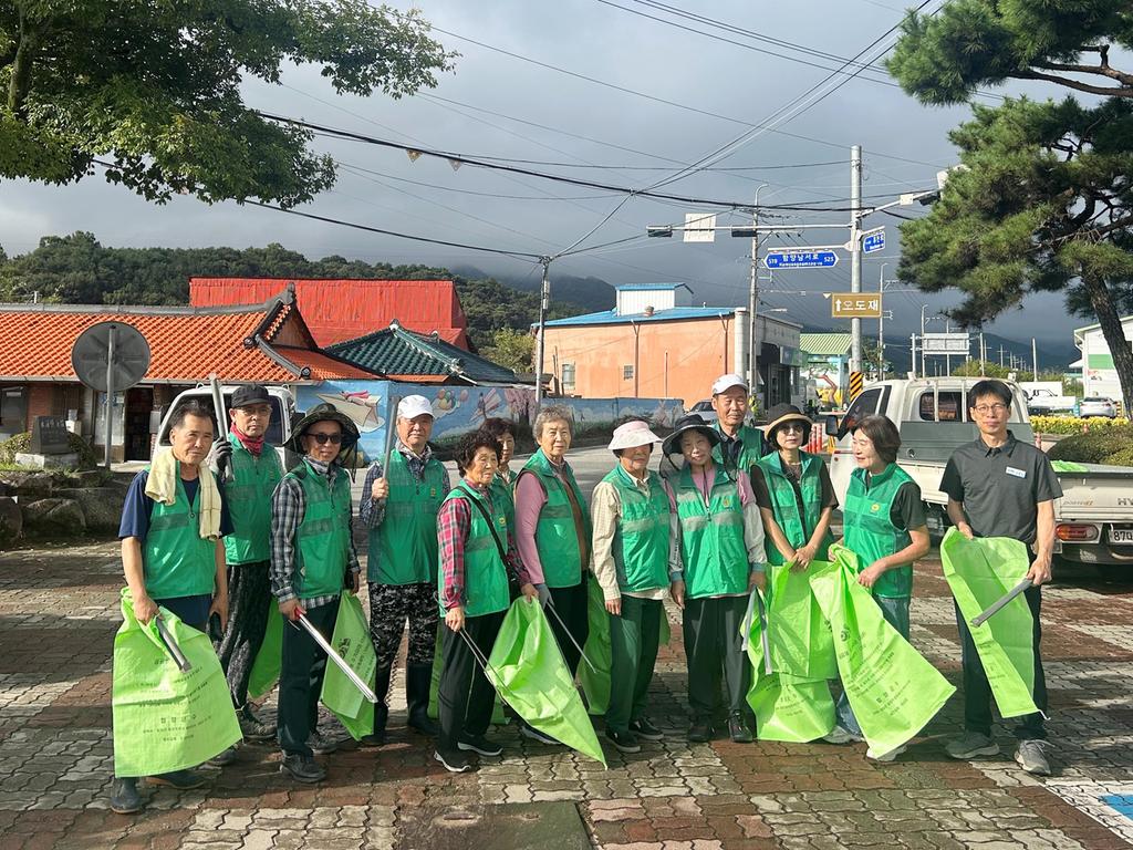 함양 휴천면 새마을회·새마을 부녀회 추석맞이 환경정화 활동