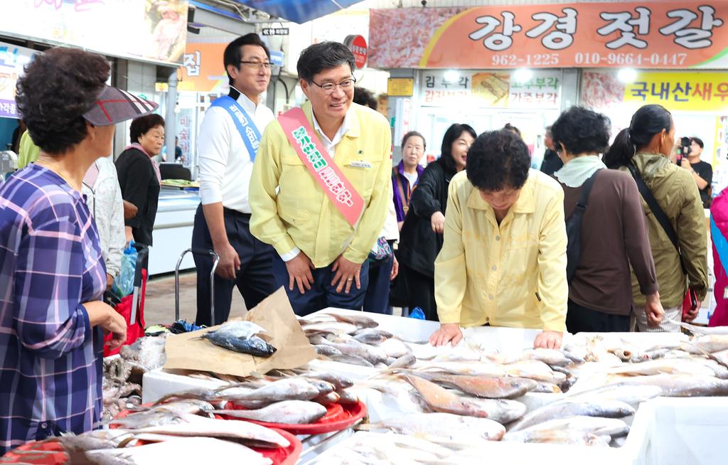 진병영 함양군수 추석 앞두고 지리산함양시장 민생 살펴