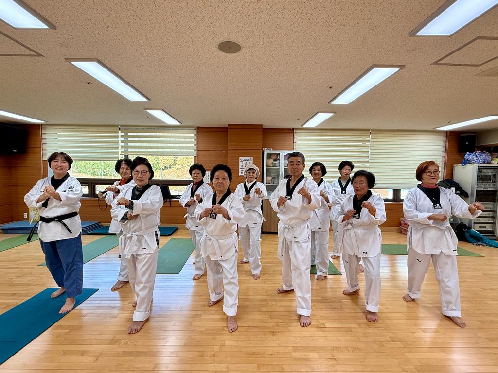 함양군종합사회복지관 활력 실버 태권도 프로그램 마무리