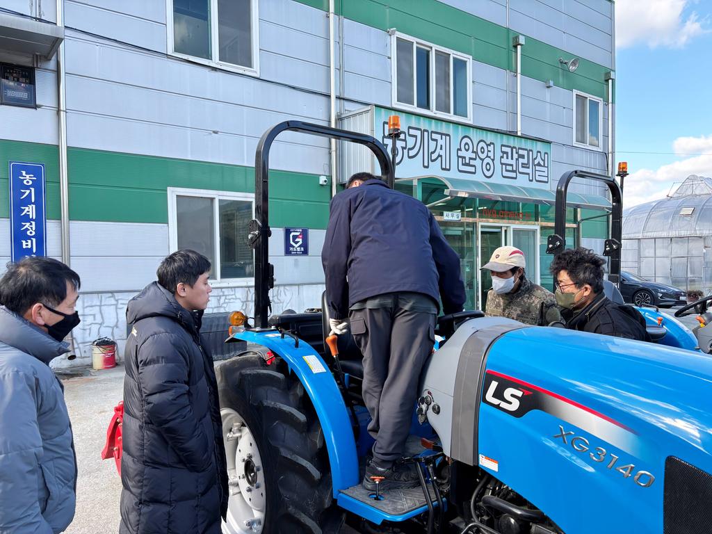 함양군 농업용 굴착기 및 트랙터 안전 교육 실시